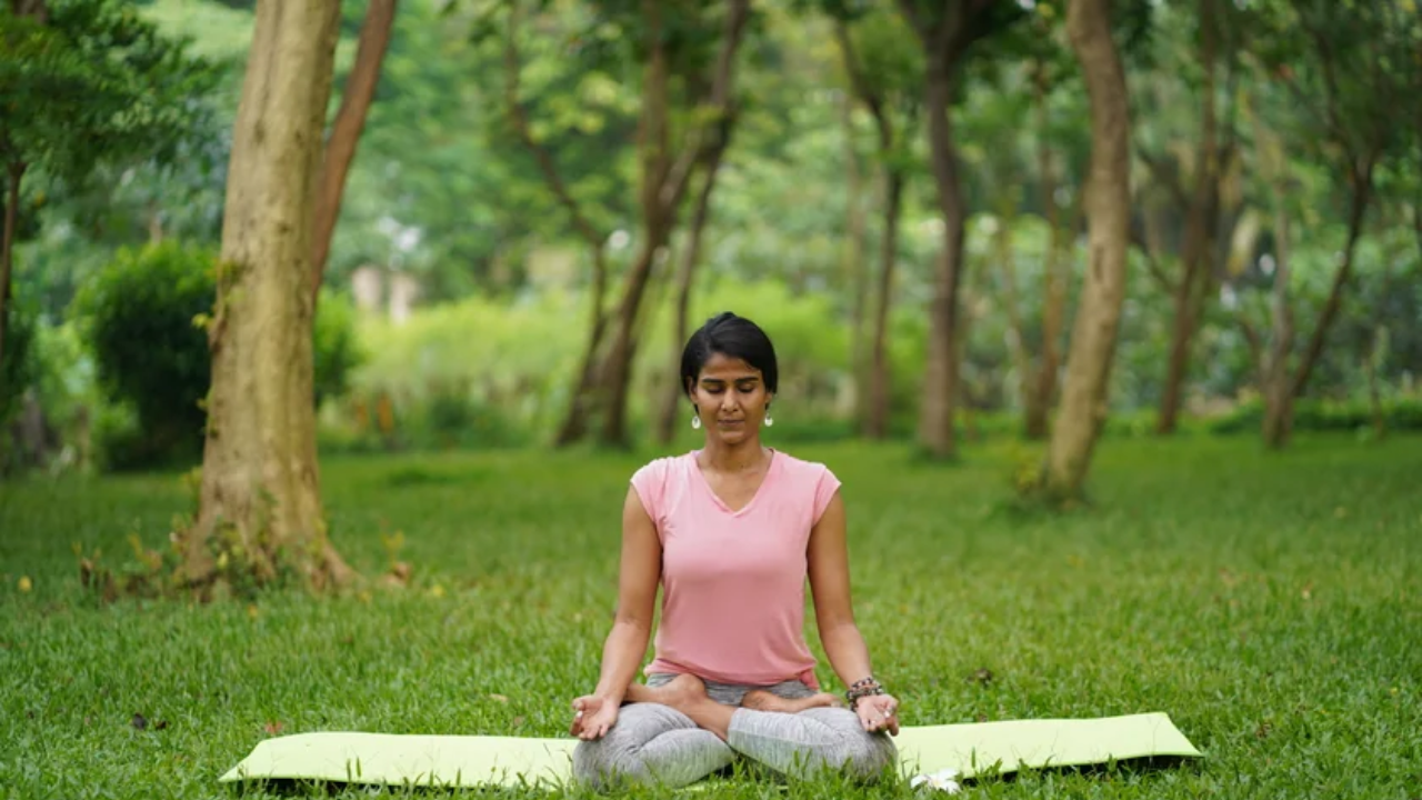 Padmasana Benefits vs Risks: Can You Sit for Hours Safely?