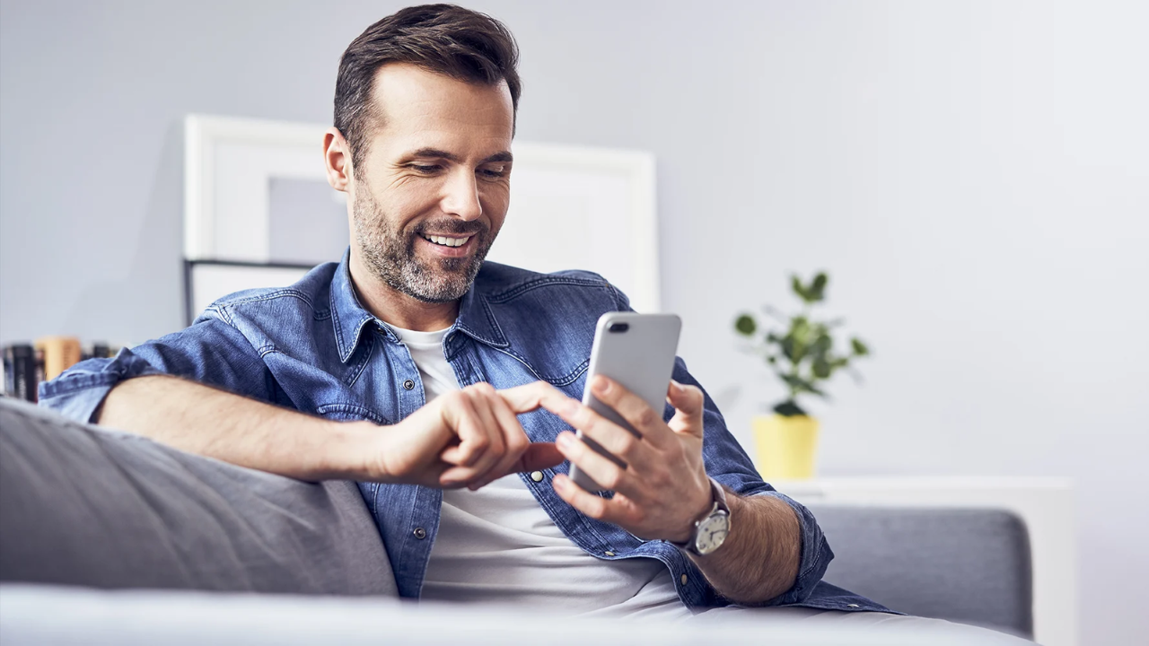 Mobile Addiction Danger: New Health Warning for Youth