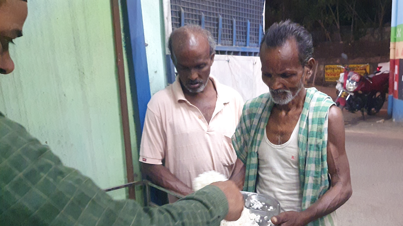 Gas Shortage Hits Roti Banks: Will the Poor Struggle for Food?