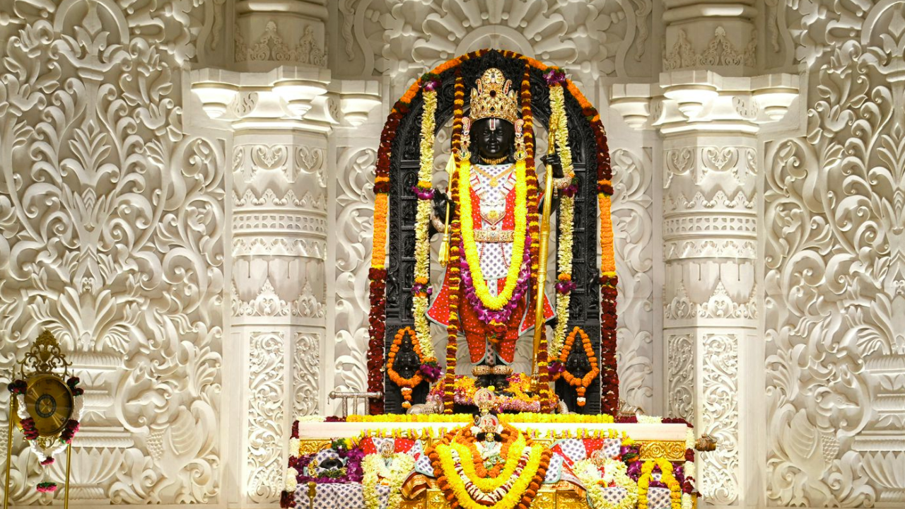 “Unique Rituals in Ayodhya: Lassi Offerings and Floral Aarti Traditions” |